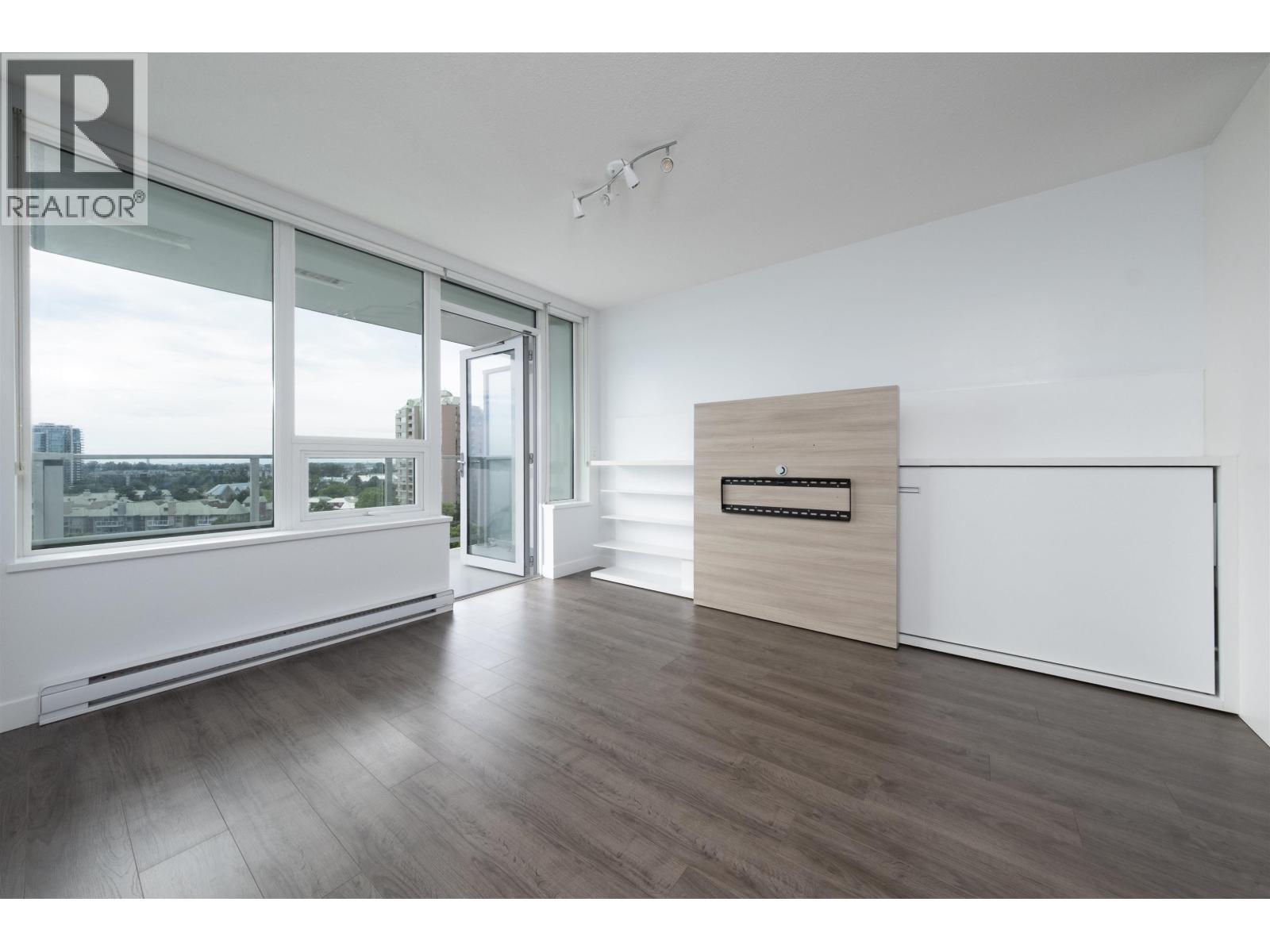 912 988 QUAYSIDE DRIVE, New Westminster