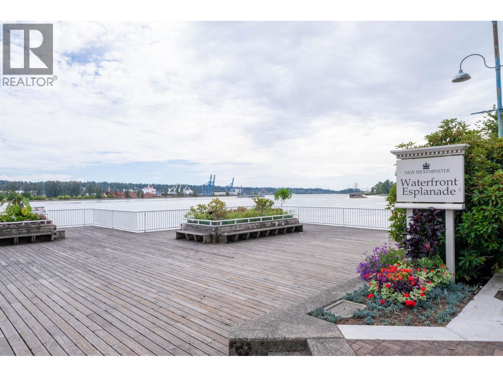 912 988 QUAYSIDE DRIVE, New Westminster