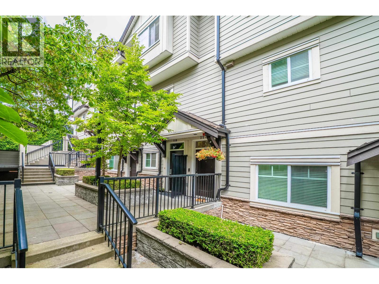 227 3888 NORFOLK STREET, Burnaby