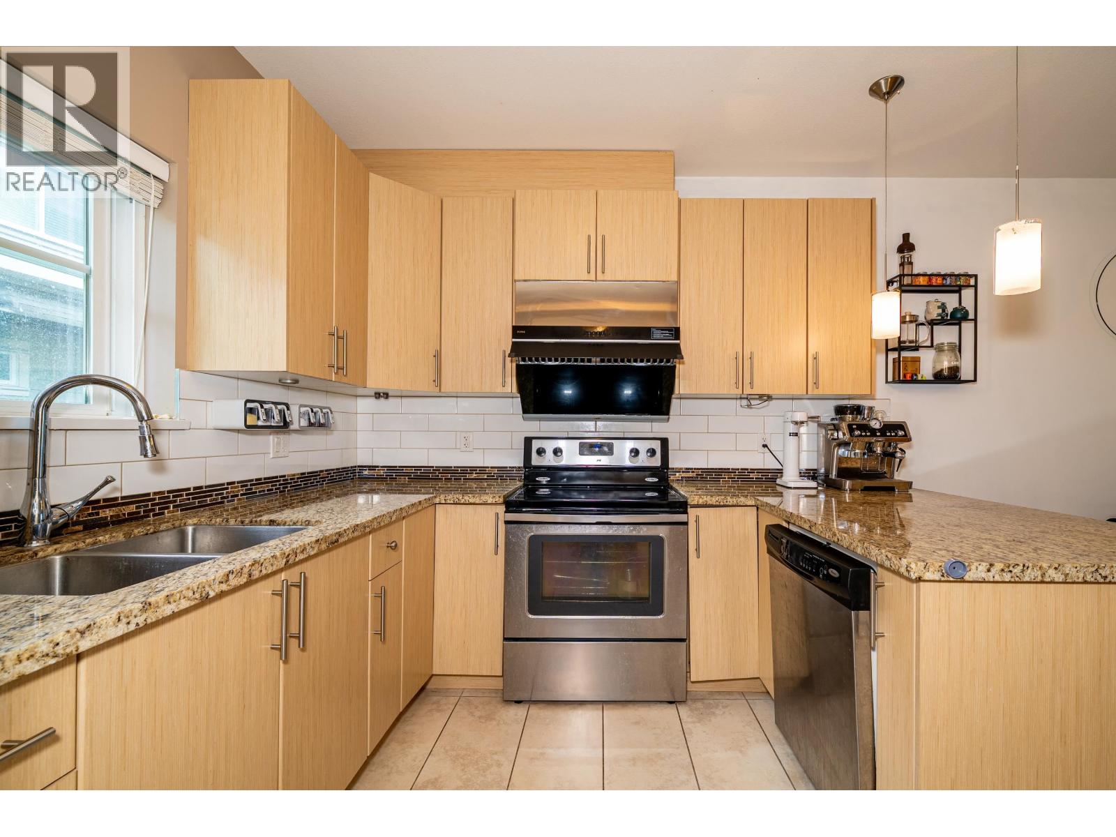 227 3888 NORFOLK STREET, Burnaby