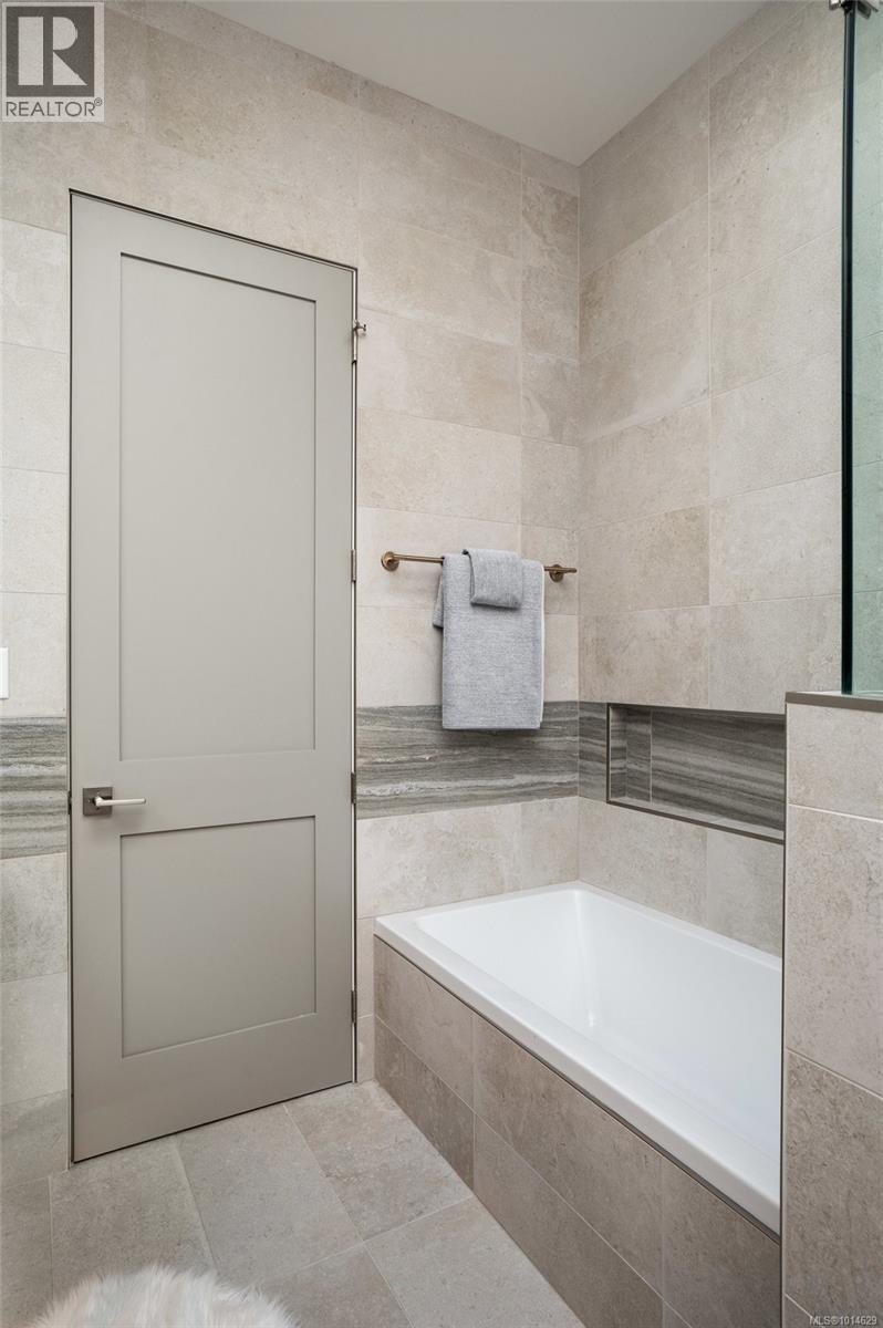  2639 Victor Street, Victoria
