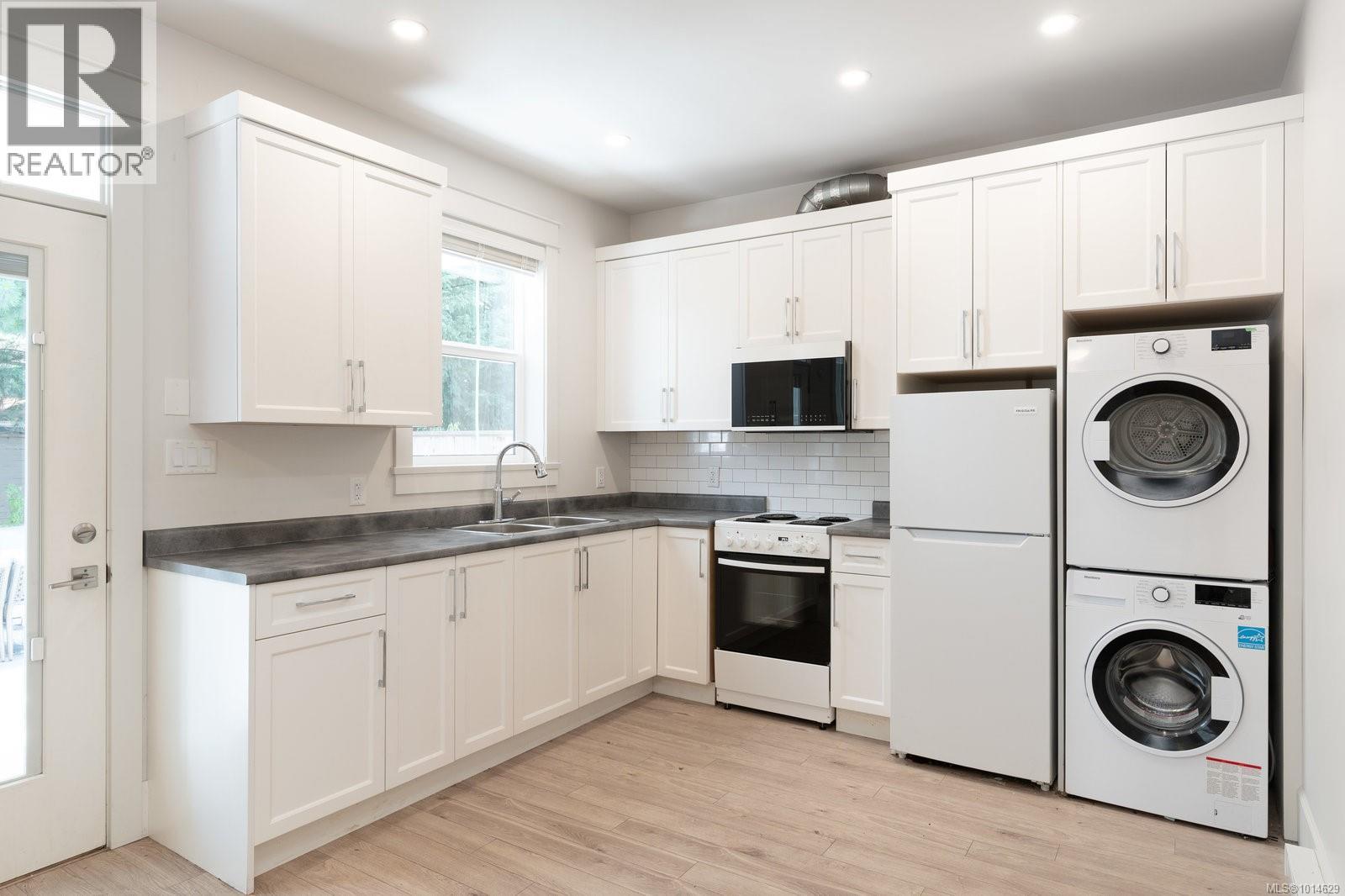  2639 Victor Street, Victoria
