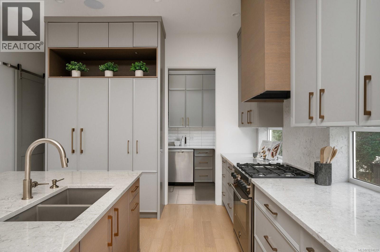  2639 Victor Street, Victoria