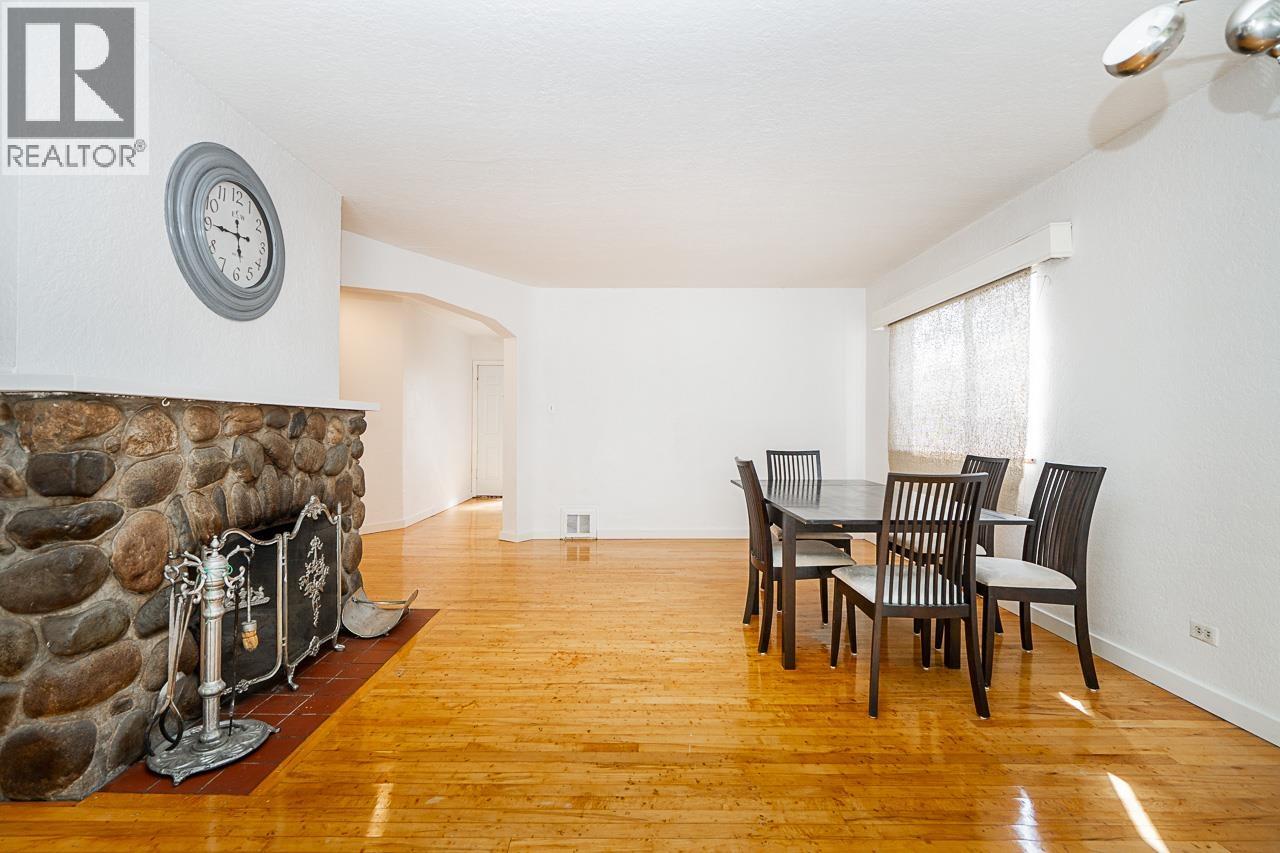2212 OLD DOLLARTON ROAD, North Vancouver
