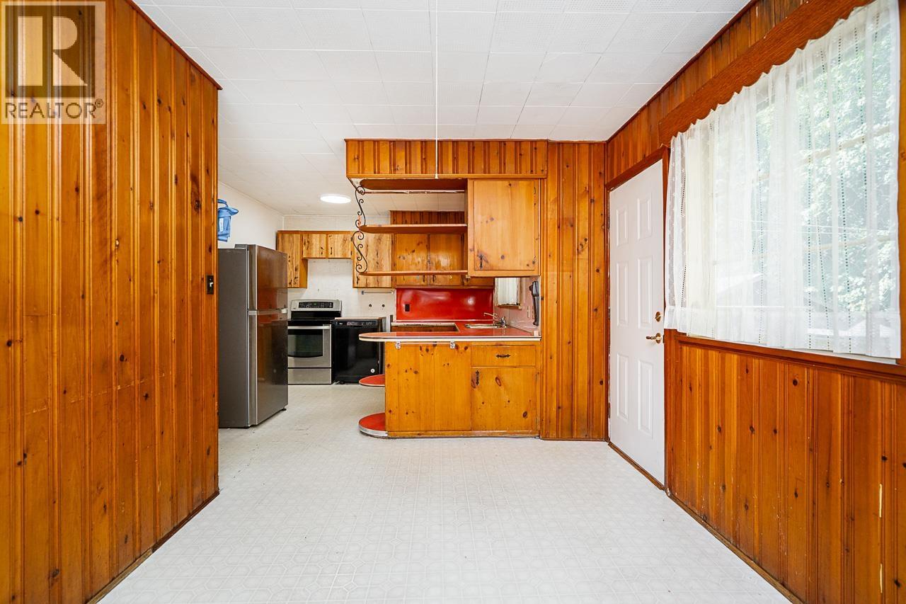 2212 OLD DOLLARTON ROAD, North Vancouver
