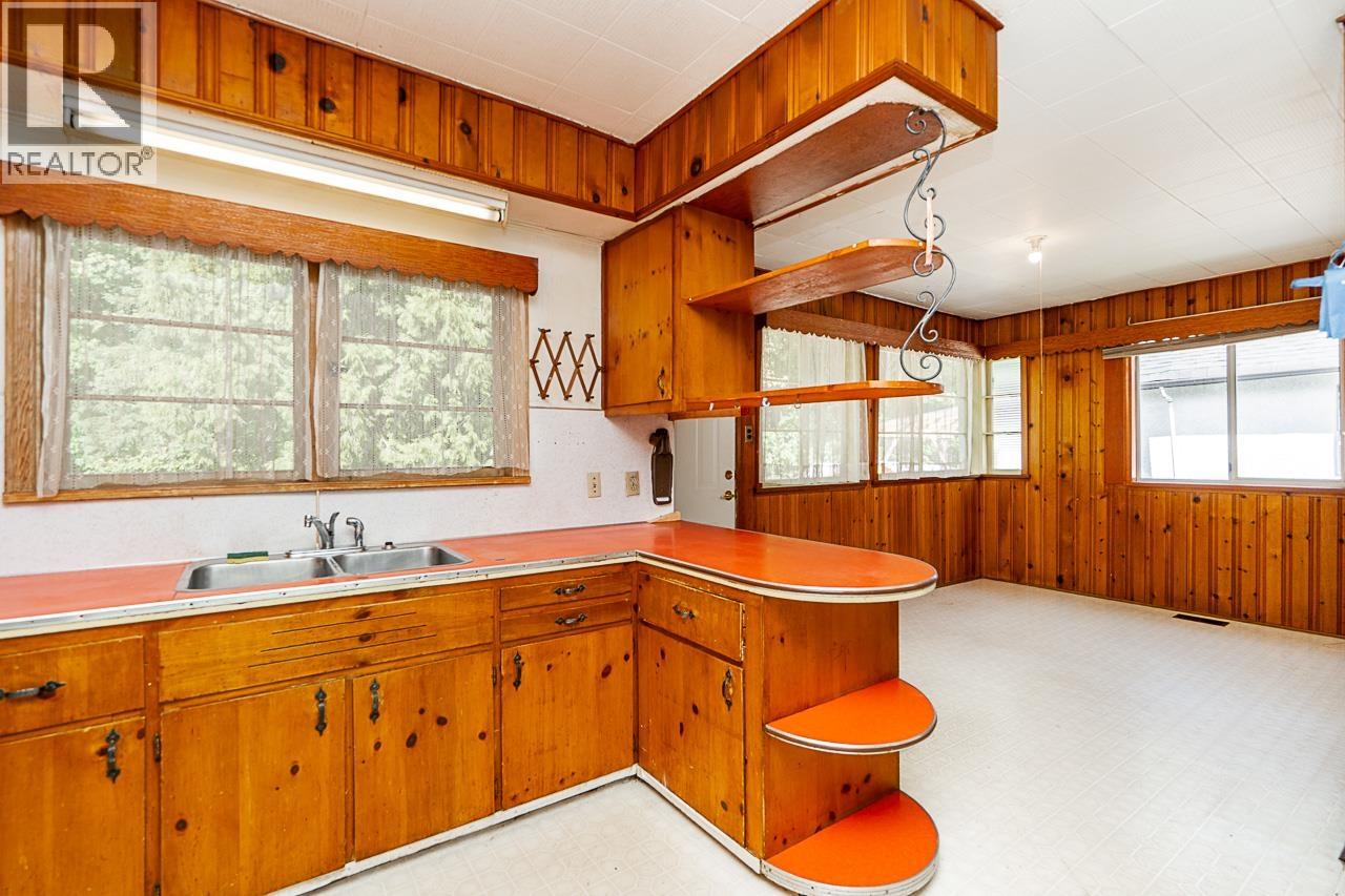 2212 OLD DOLLARTON ROAD, North Vancouver
