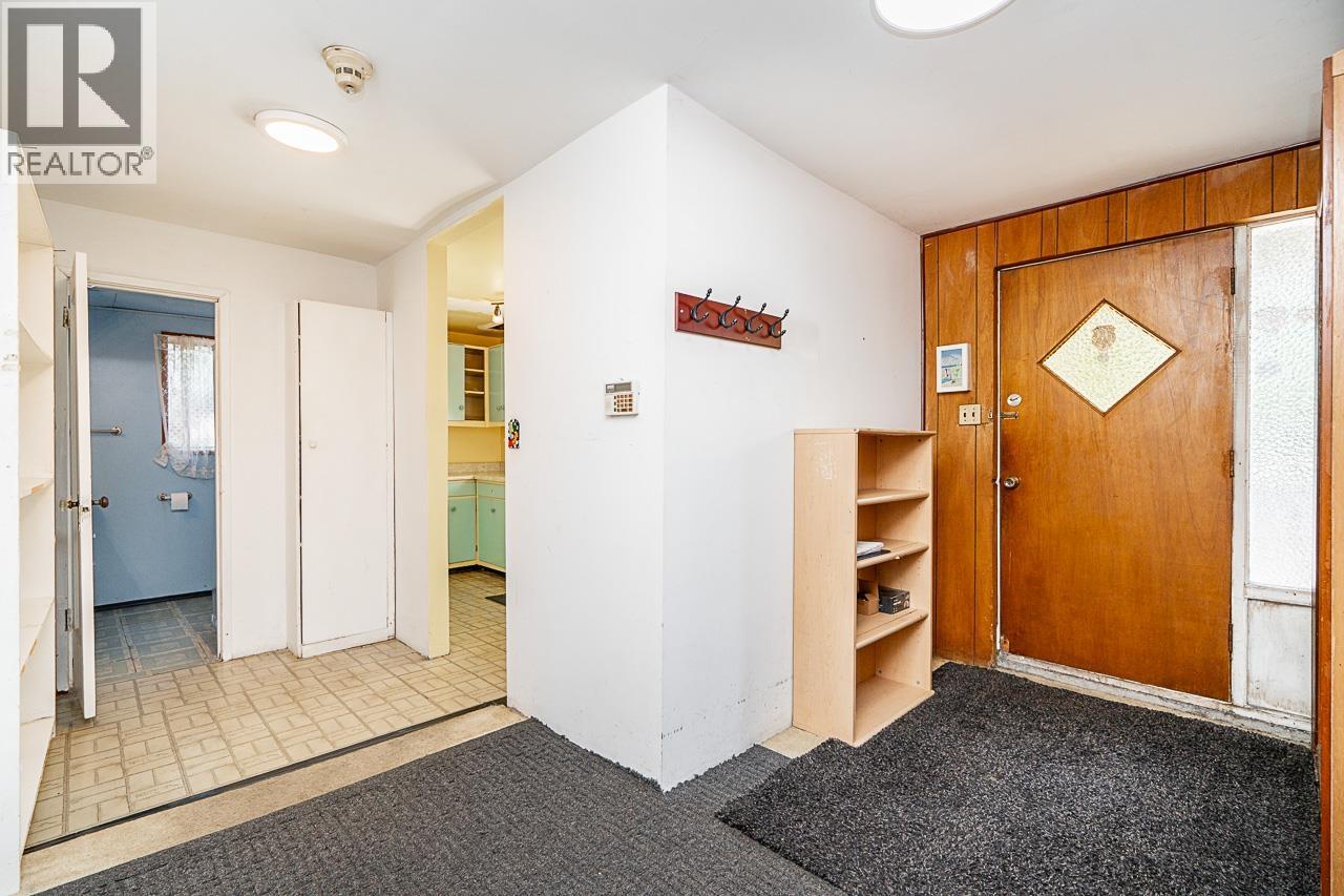 2212 OLD DOLLARTON ROAD, North Vancouver