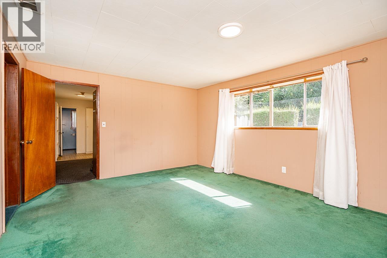 2212 OLD DOLLARTON ROAD, North Vancouver
