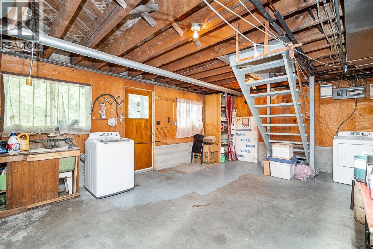 2212 OLD DOLLARTON ROAD, North Vancouver