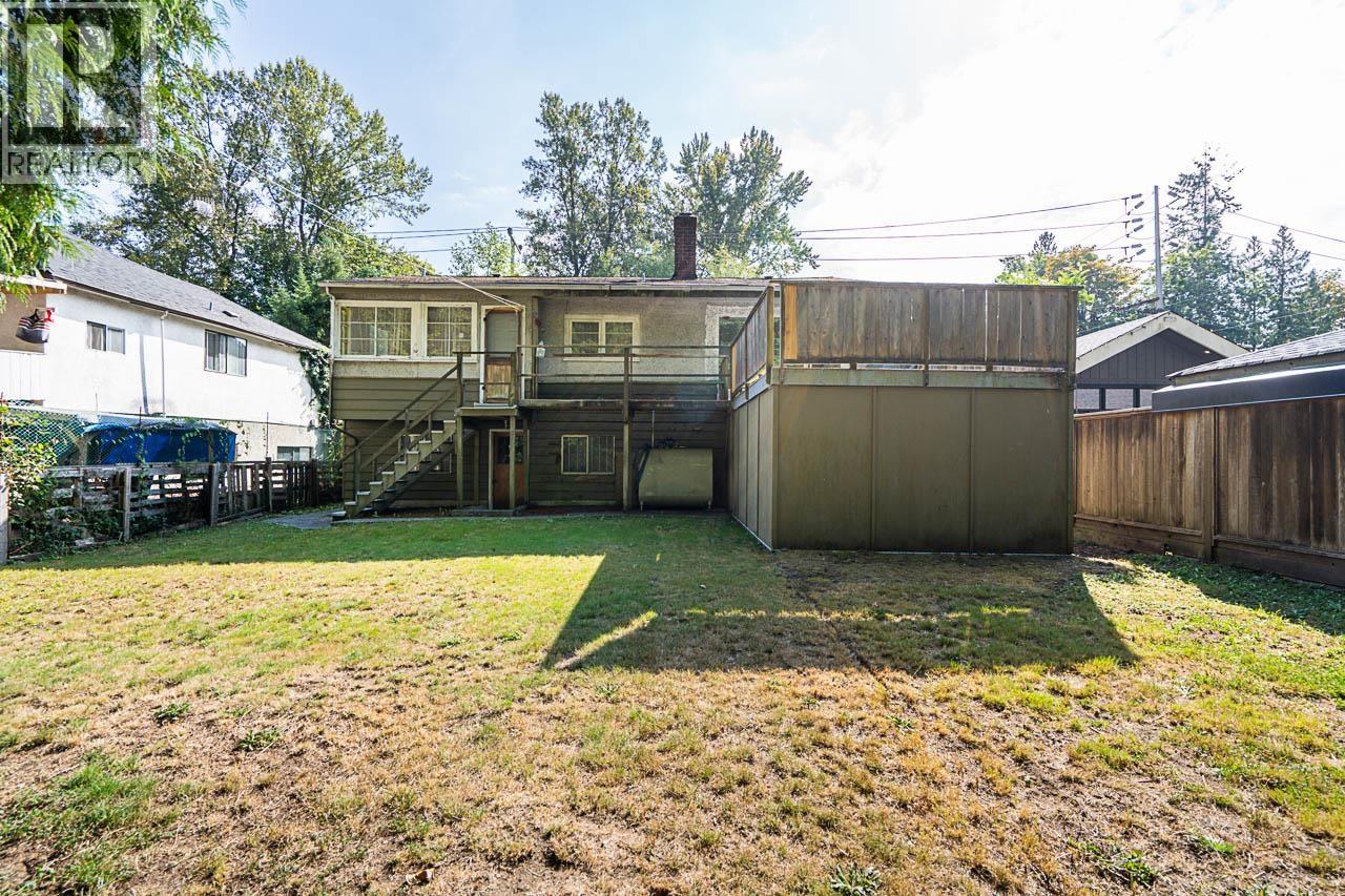 2212 OLD DOLLARTON ROAD, North Vancouver