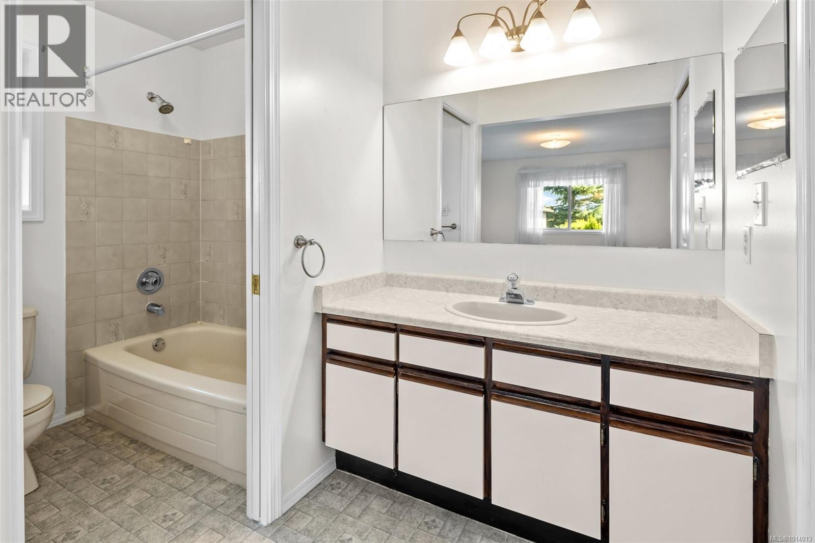 4243 Panorama Dr, Saanich