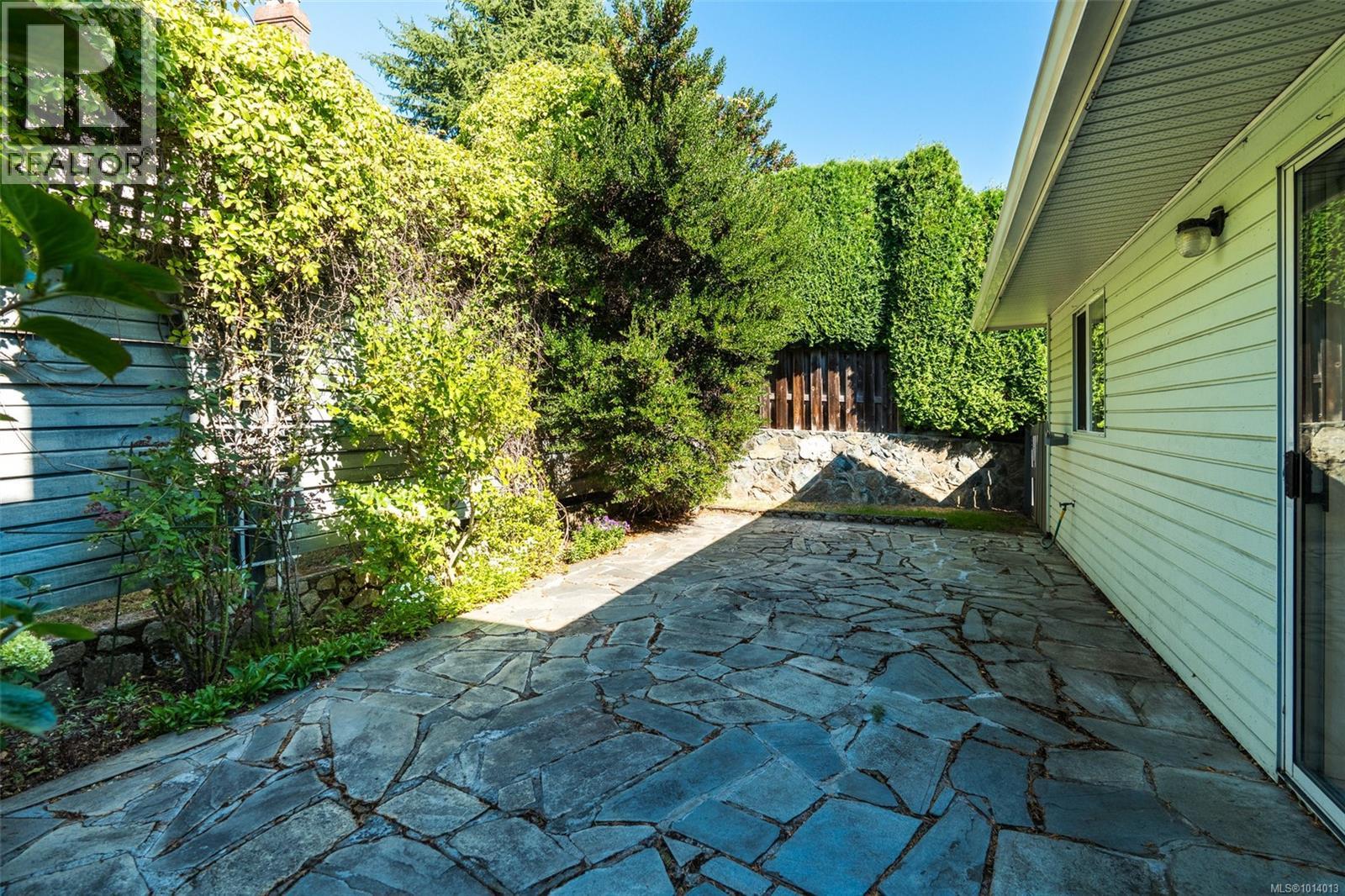 4243 Panorama Dr, Saanich
