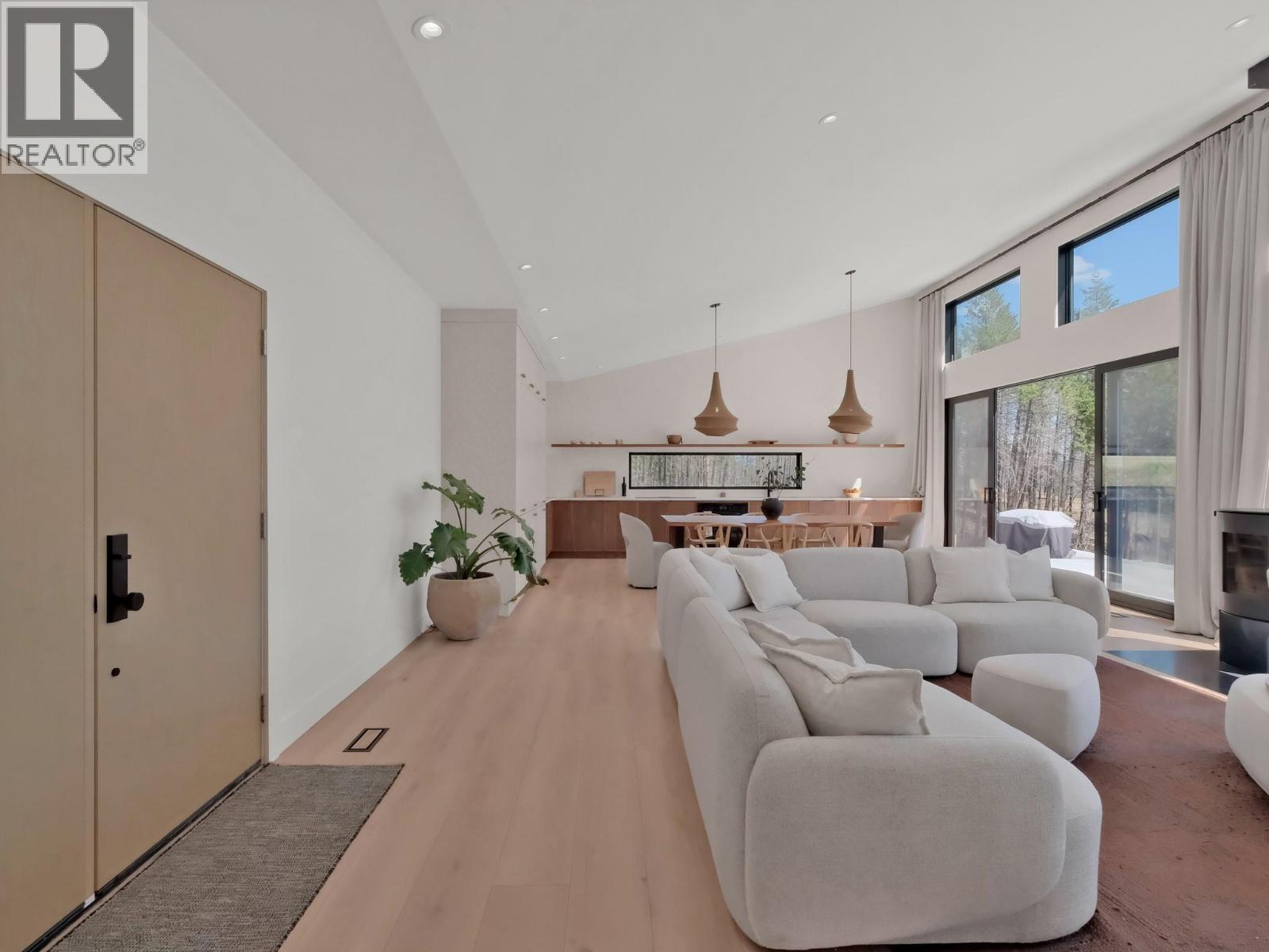 9485 Houghton Road, Fintry