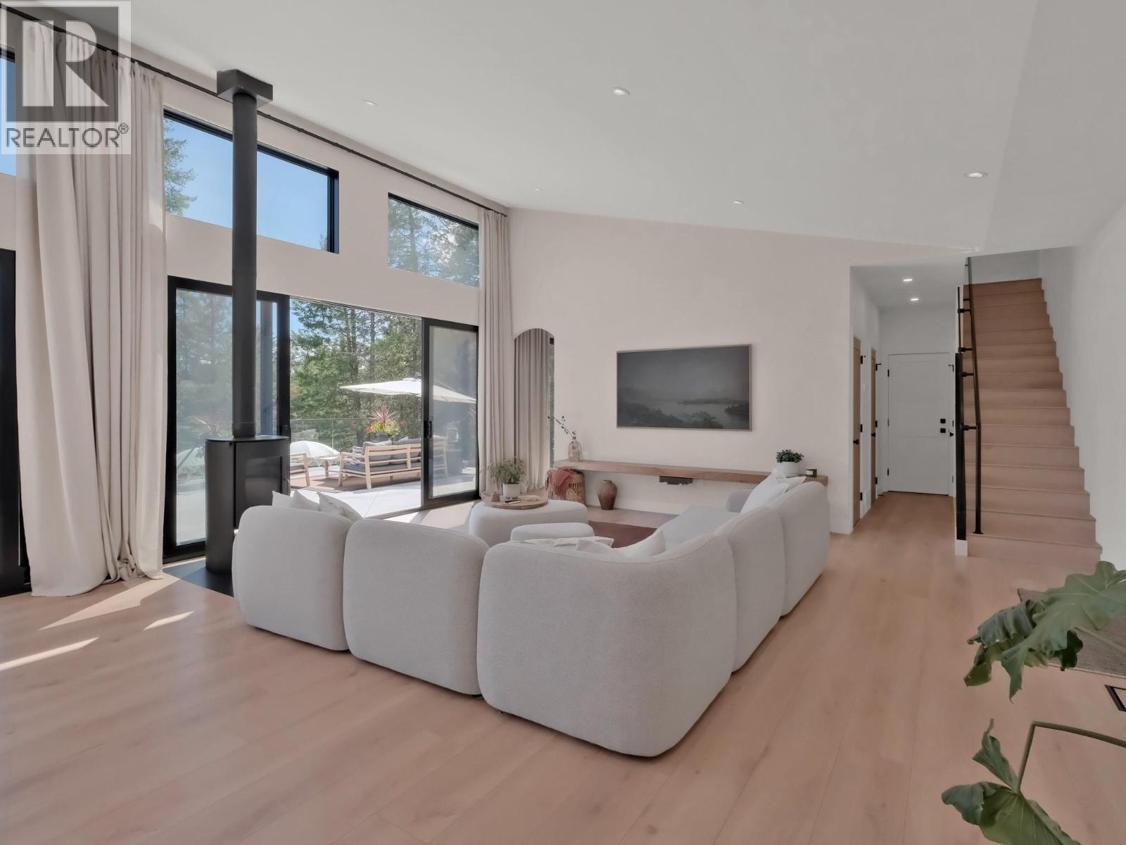 9485 Houghton Road, Fintry