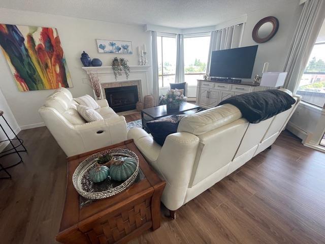 812 15111 RUSSELL AVENUE, White Rock