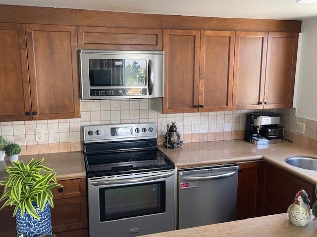 812 15111 RUSSELL AVENUE, White Rock