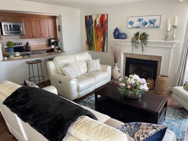 812 15111 RUSSELL AVENUE, White Rock