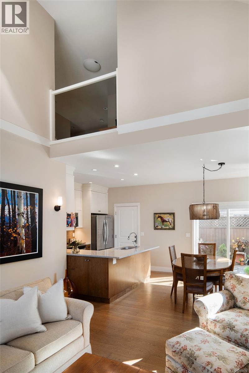 2 2430 Henry Avenue, Sidney