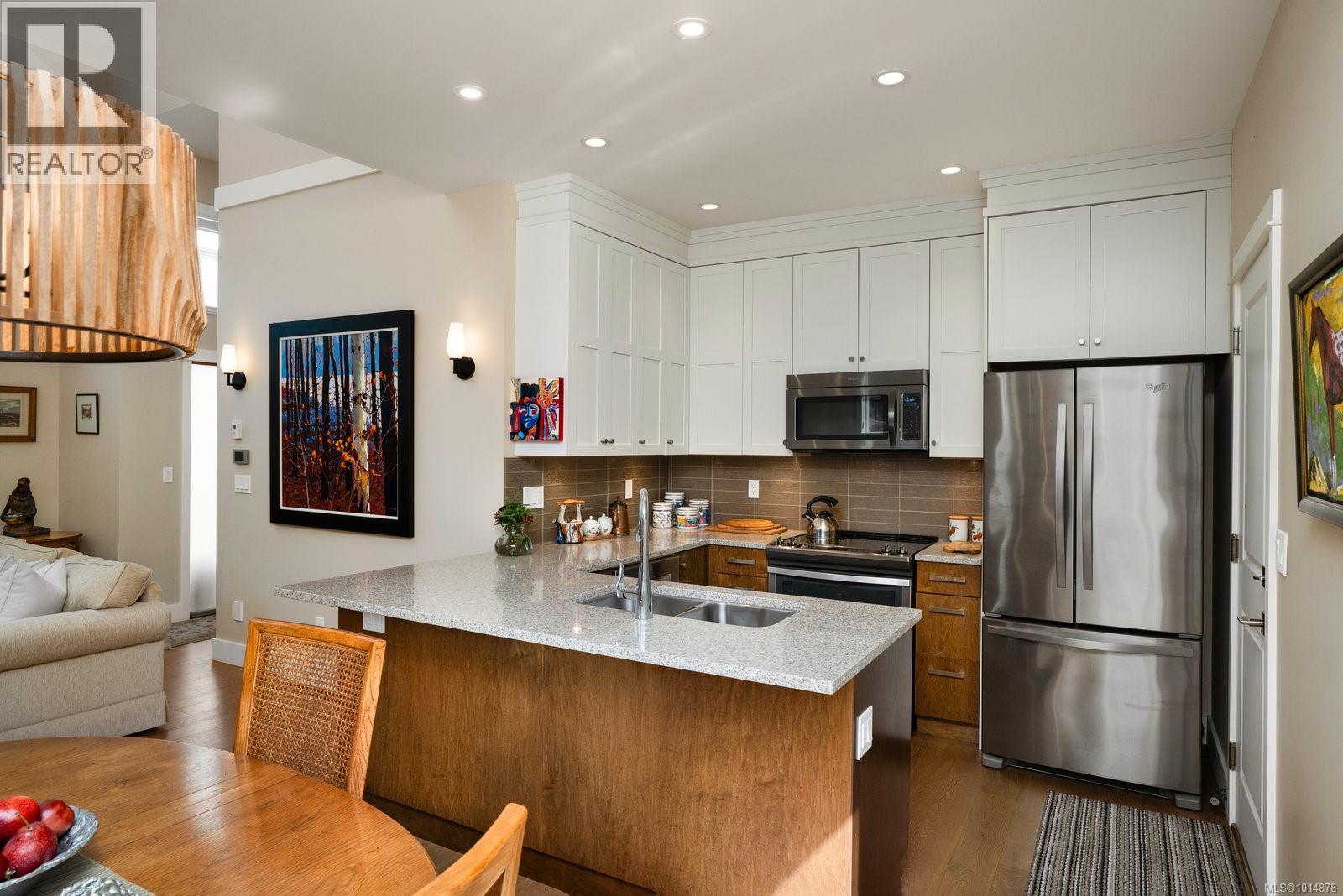 2 2430 Henry Avenue, Sidney