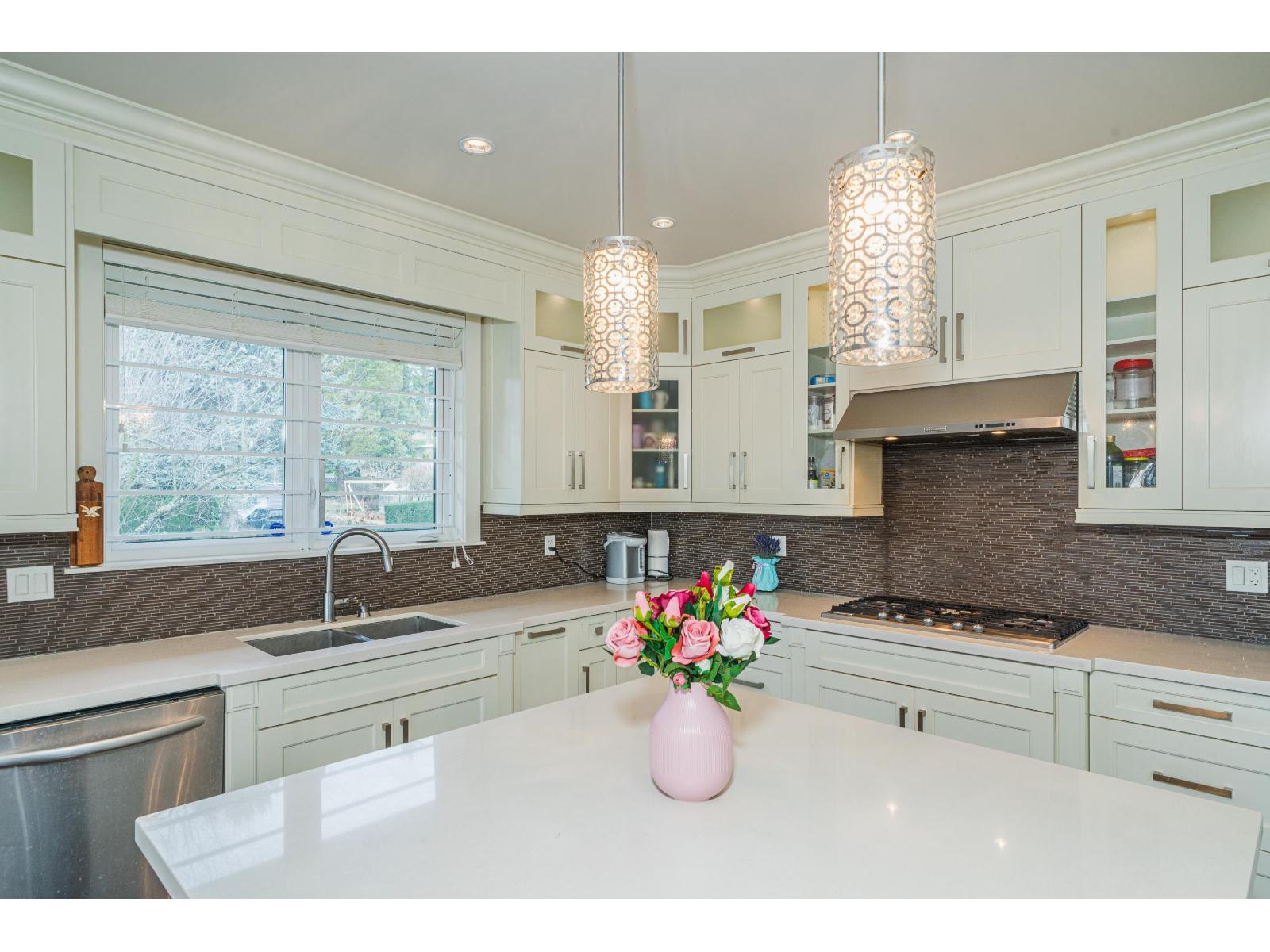 15807 BUENA VISTA AVENUE, White Rock
