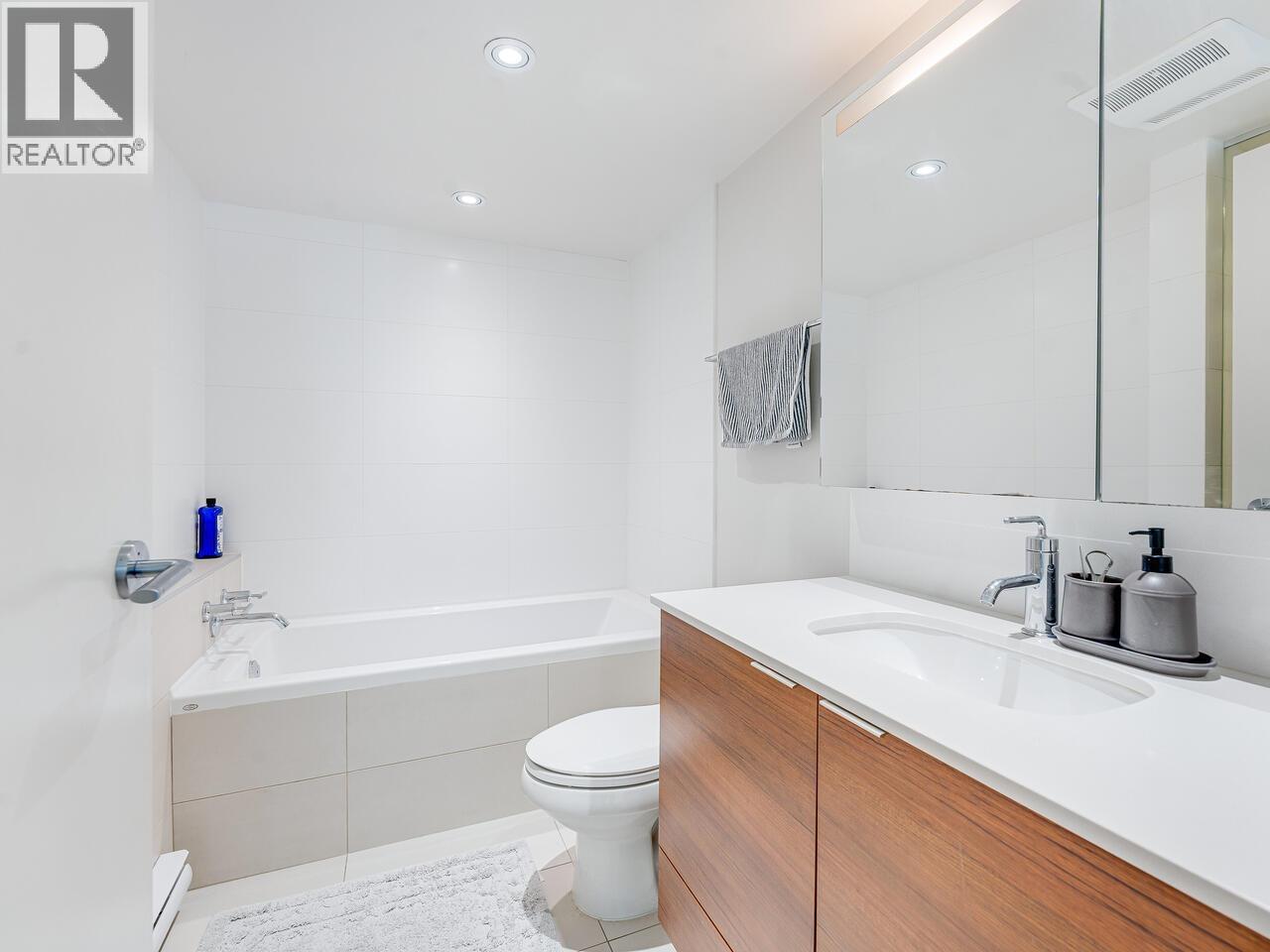 313 1677 LLOYD AVENUE, North Vancouver