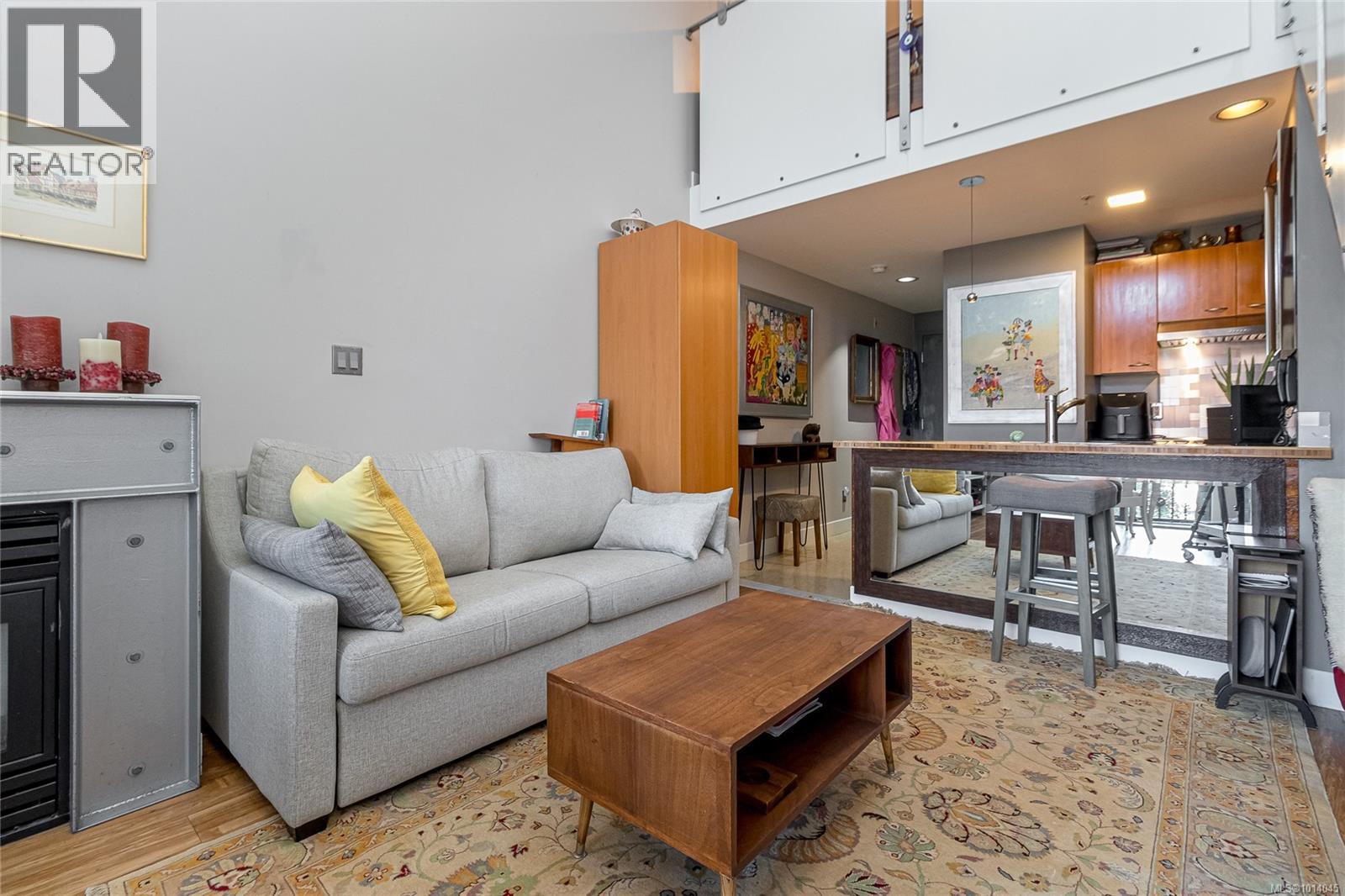 305 555 Chatham Street, Victoria
