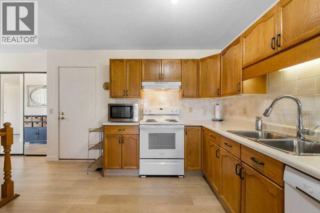 Single Family House for Sale in  Macewan Park Heights NW MacEwan Glen Calgary 