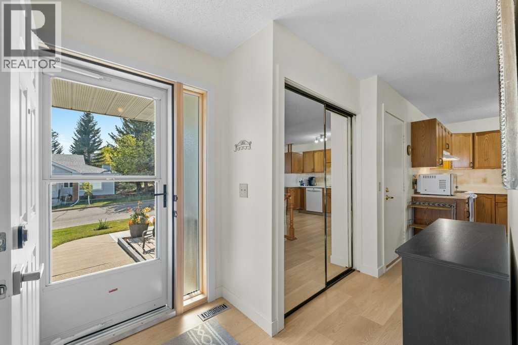 Single Family House for Sale in  Macewan Park Heights NW MacEwan Glen Calgary 