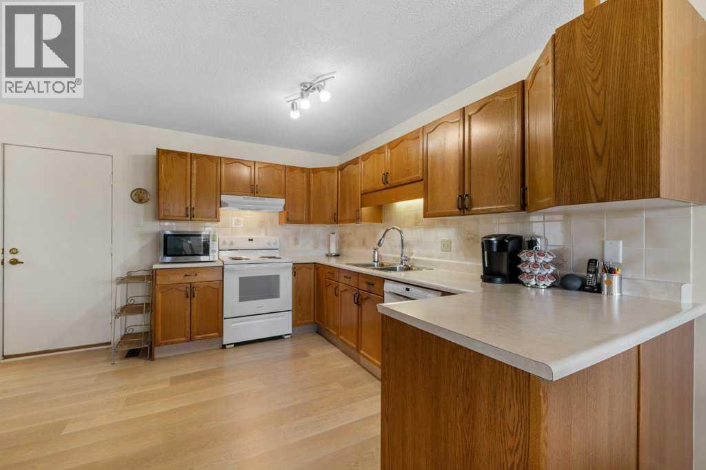 Single Family House for Sale in  Macewan Park Heights NW MacEwan Glen Calgary 