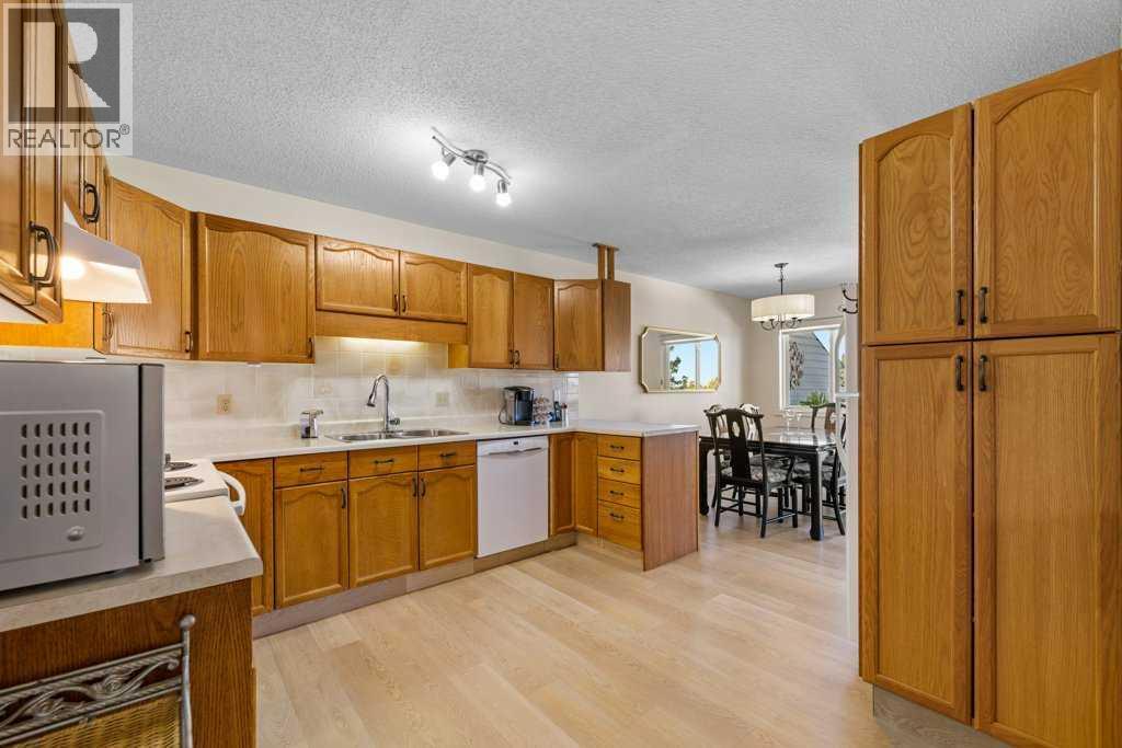 Single Family House for Sale in  Macewan Park Heights NW MacEwan Glen Calgary 
