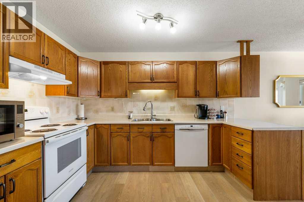 Single Family House for Sale in  Macewan Park Heights NW MacEwan Glen Calgary 