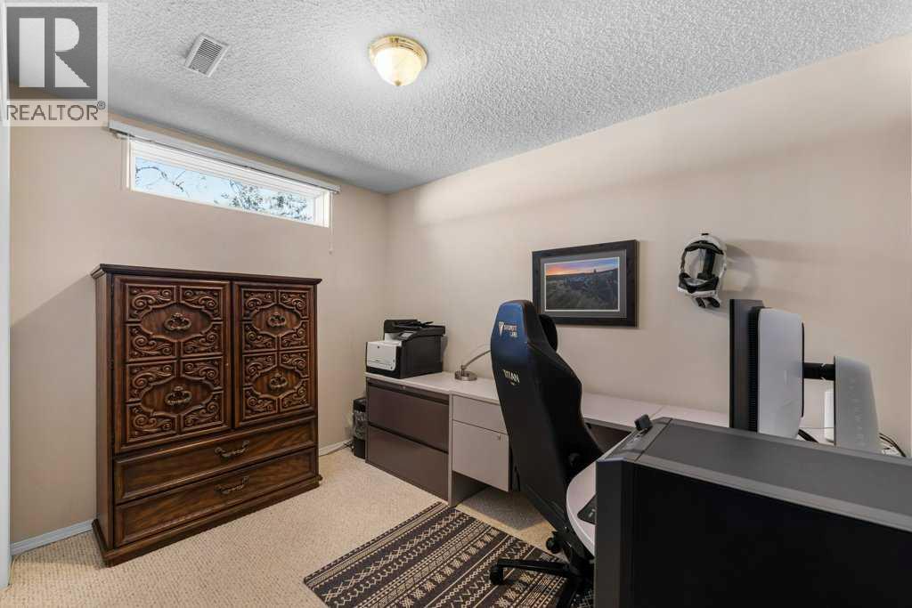 Single Family House for Sale in  Macewan Park Heights NW MacEwan Glen Calgary 