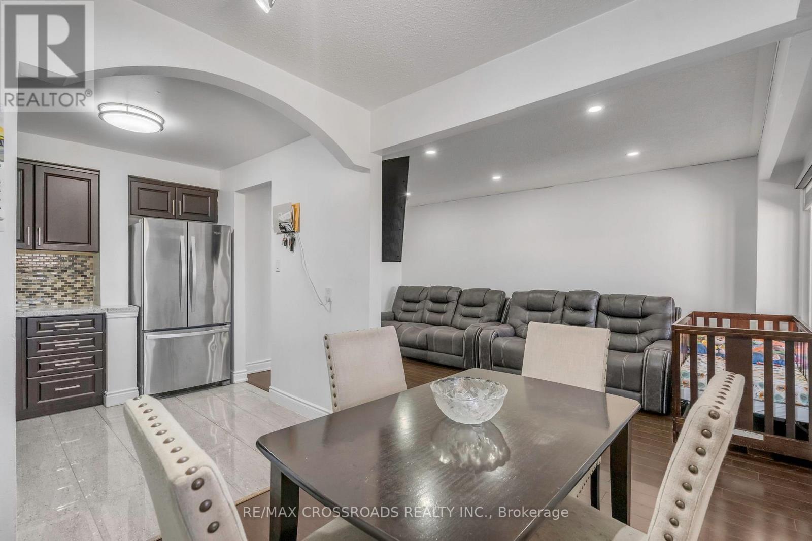 #12 7450 DARCEL AVENUE - 11