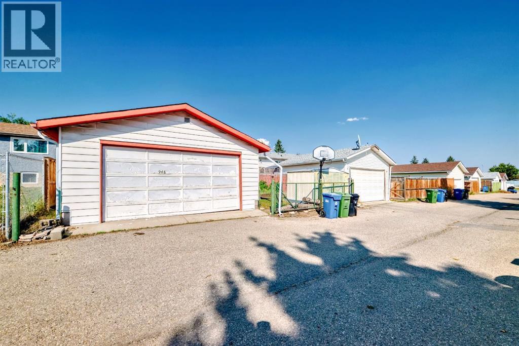 Single Family House Bungalow for Sale in  Rundlecairn Way NE Rundle Calgary 