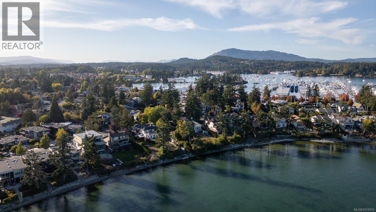 302 10393 Allbay Road, Sidney
