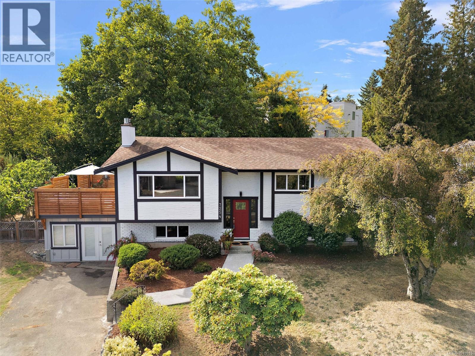 7254 Enid Pl, Central Saanich