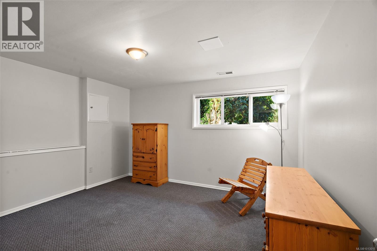 7254 Enid Pl, Central Saanich