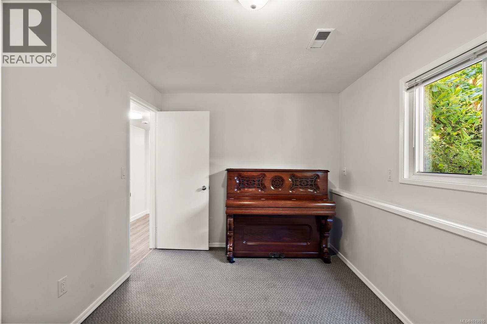 7254 Enid Pl, Central Saanich