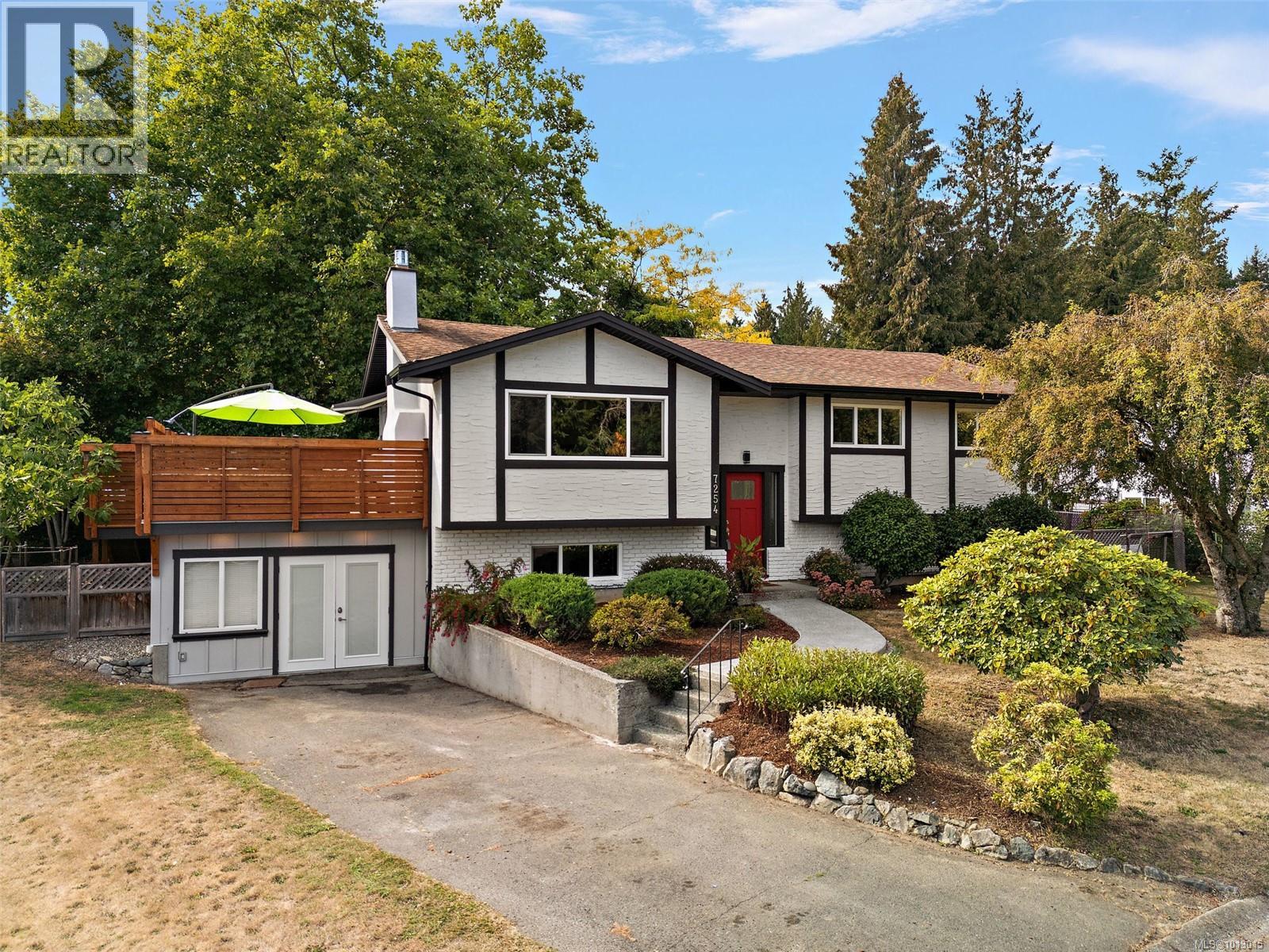 7254 Enid Pl, Central Saanich