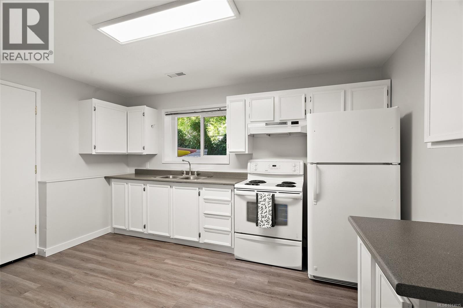 7254 Enid Pl, Central Saanich
