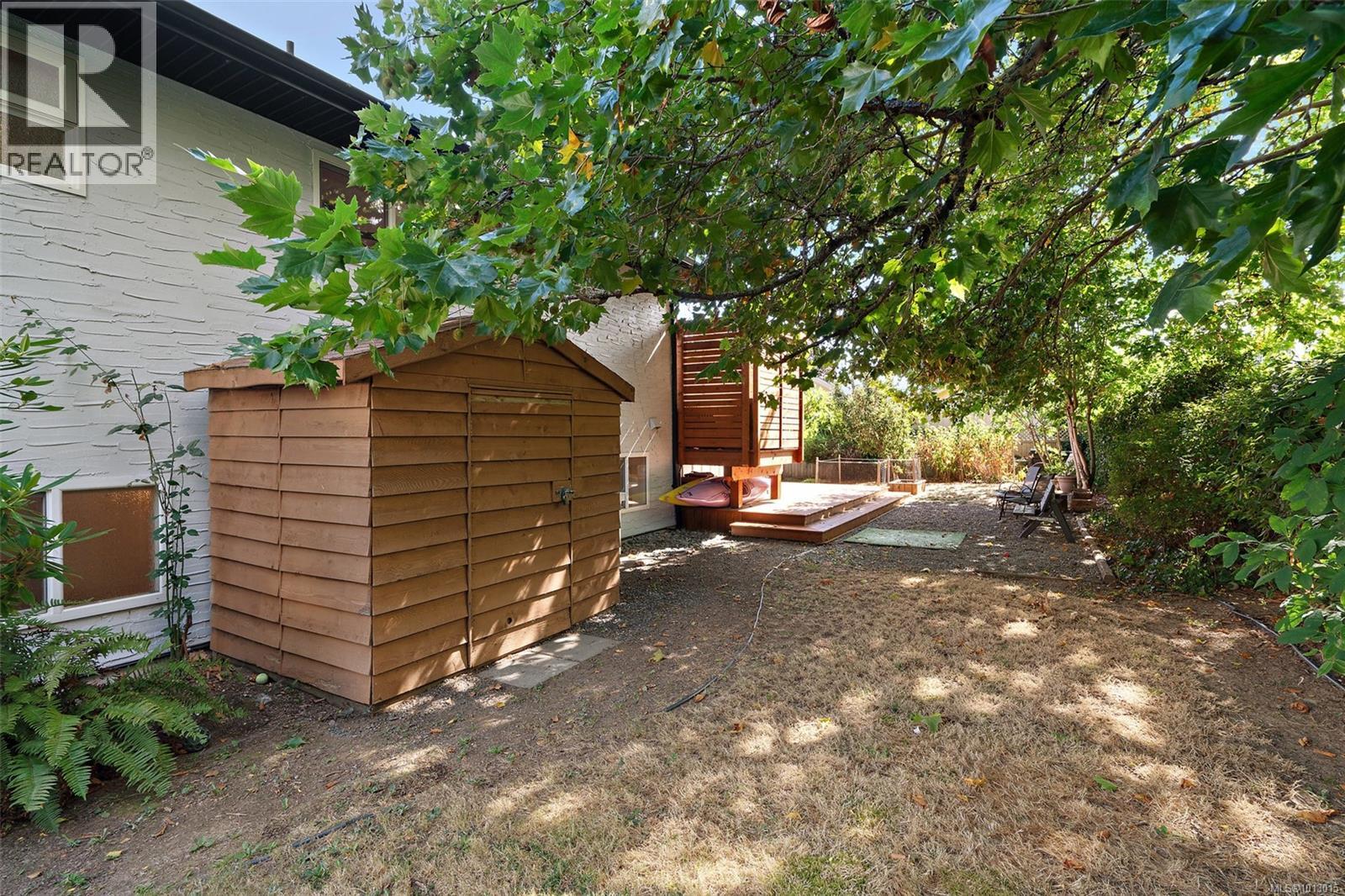 7254 Enid Pl, Central Saanich