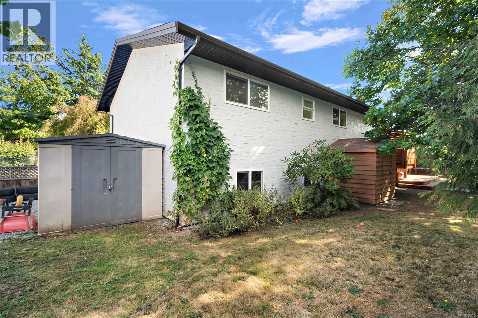 7254 Enid Pl, Central Saanich