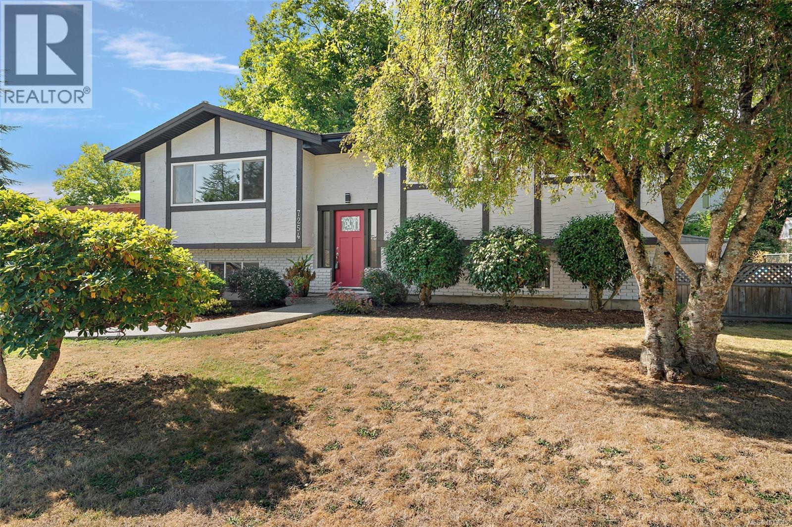 7254 Enid Pl, Central Saanich