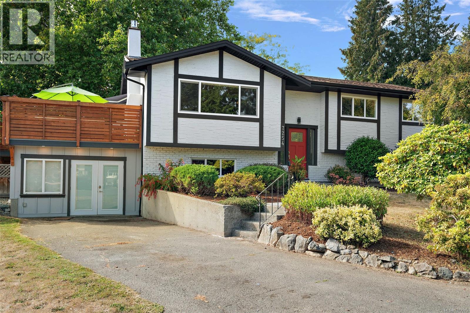 7254 Enid Pl, Central Saanich