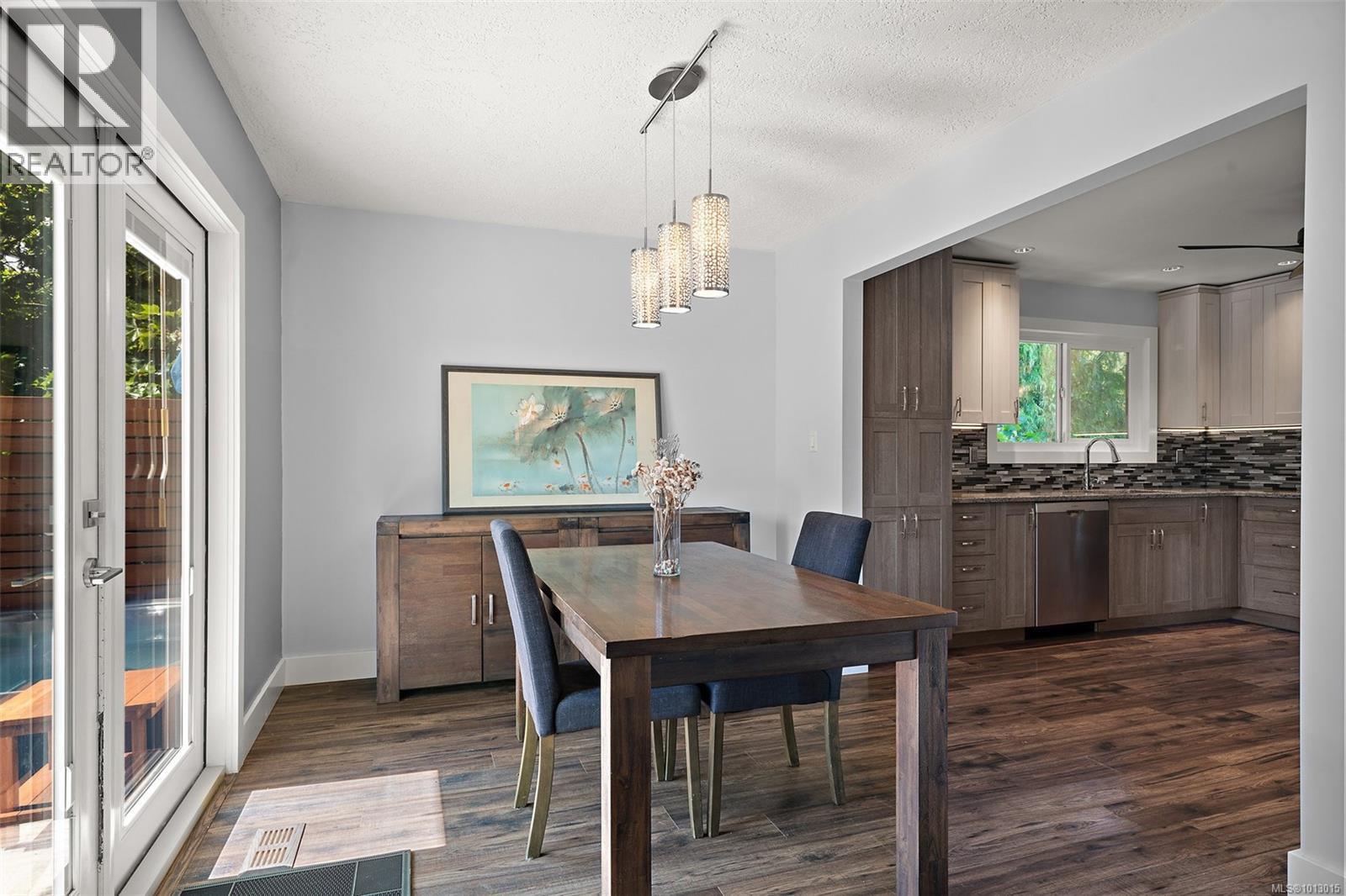 7254 Enid Pl, Central Saanich