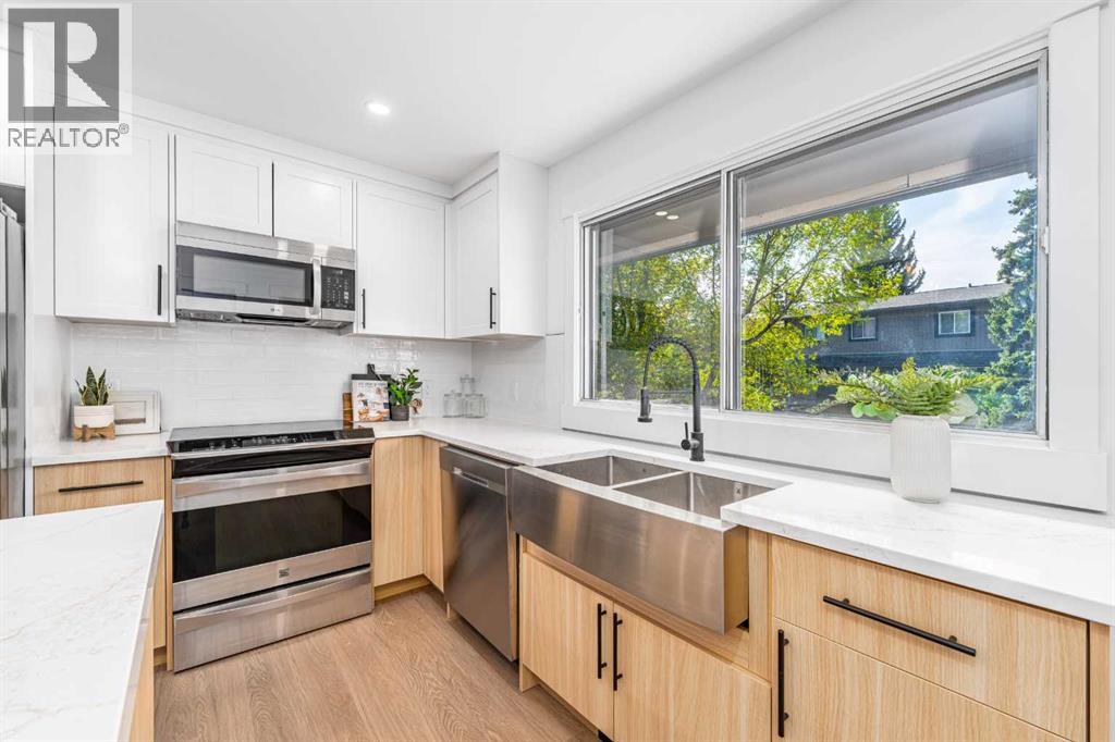 Single Family House 4 Level for Sale in   Silver Springs Drive NW Silver Springs Calgary 