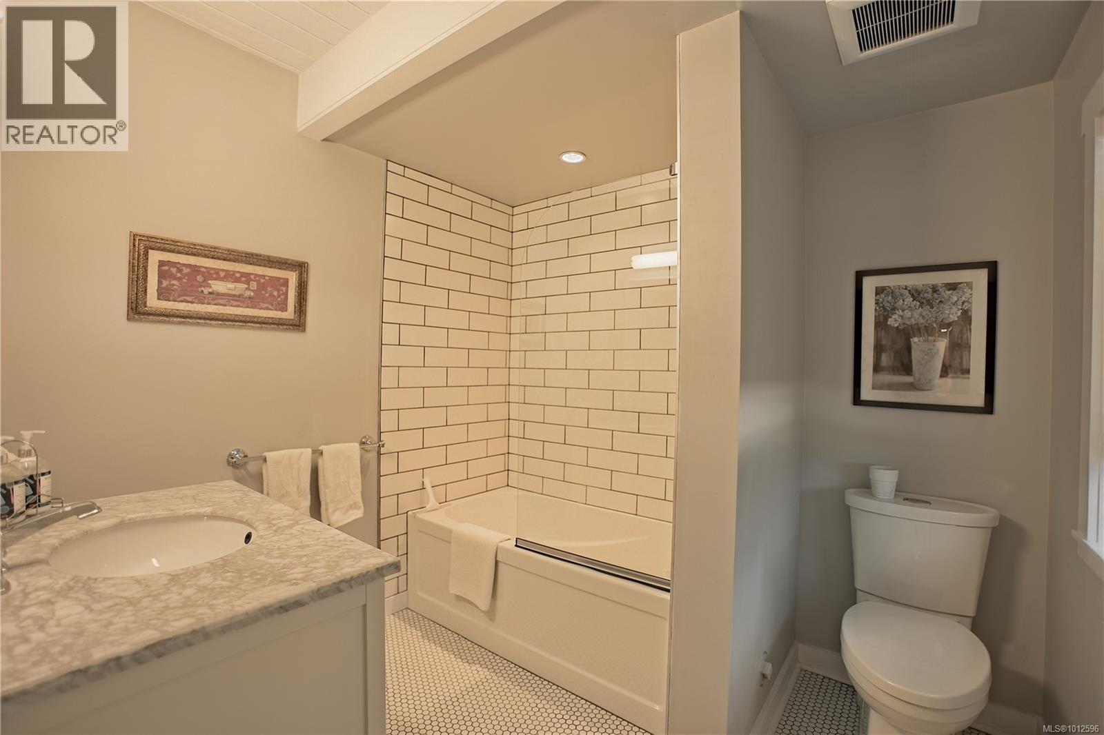 310 Woodland Dr, Salt Spring