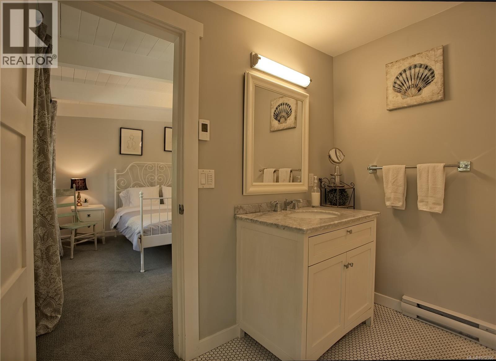 310 Woodland Dr, Salt Spring
