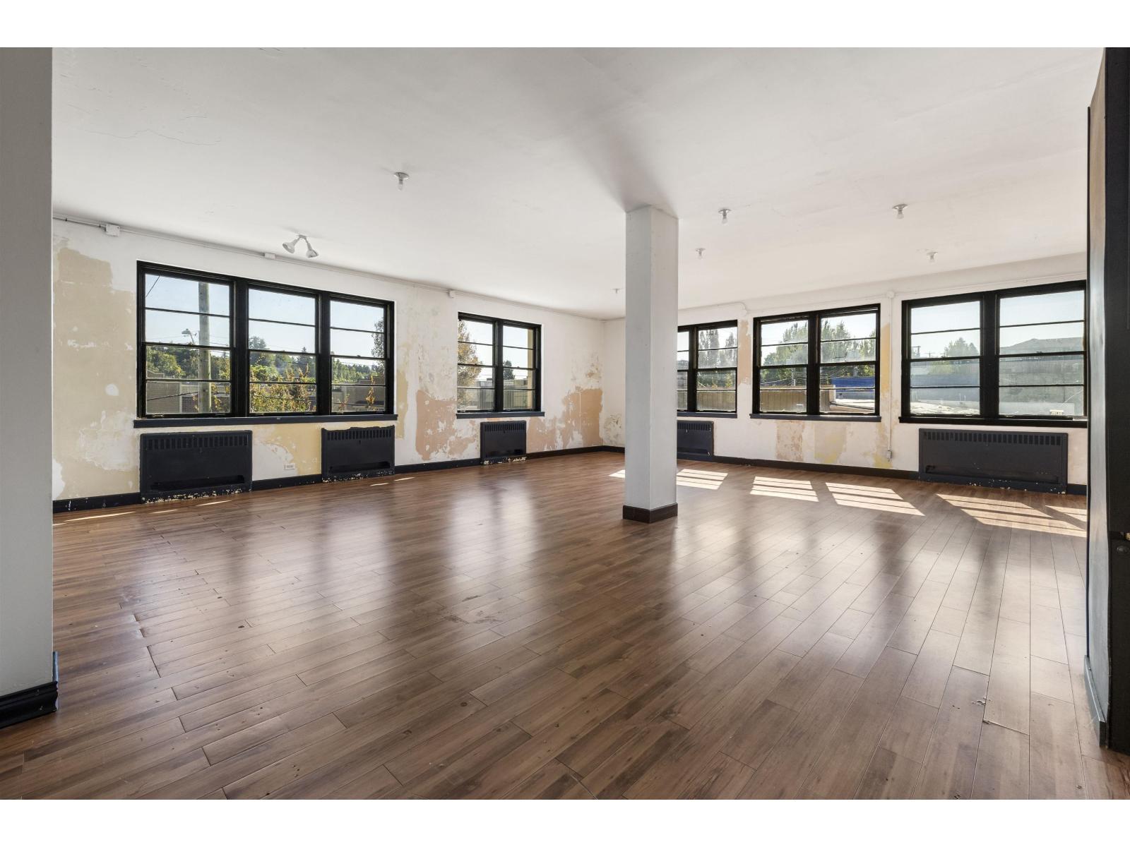 202 2645 MONTROSE AVENUE, ABBOTSFORD