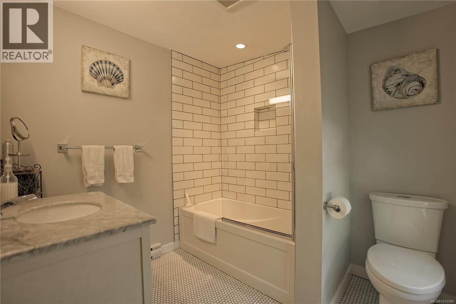 310 Woodland Dr, Salt Spring